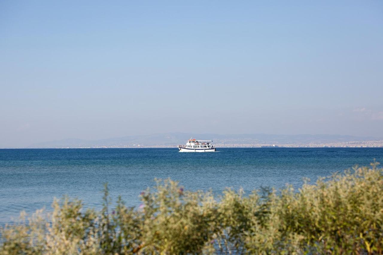 Metaxa Seafront Apartment Peraía Extérieur photo